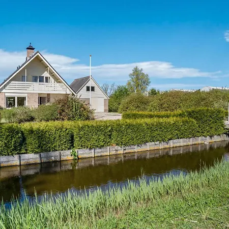 Scenic In Near Forest Vila *